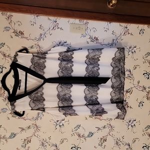 Maurices EUC Plus Size Cream w/black lace dressy sleeveless shirt Size 2